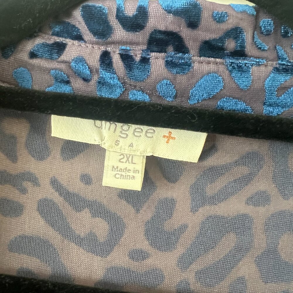 Umgee Sz 2X Blue Leopard Print Sheer Burnout Crushed Velvet Button Up Blouse - Picture 4 of 11